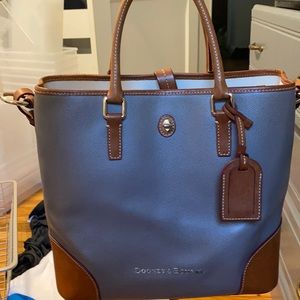 Dooney and Bourke Satchel bag- like new! Work bag